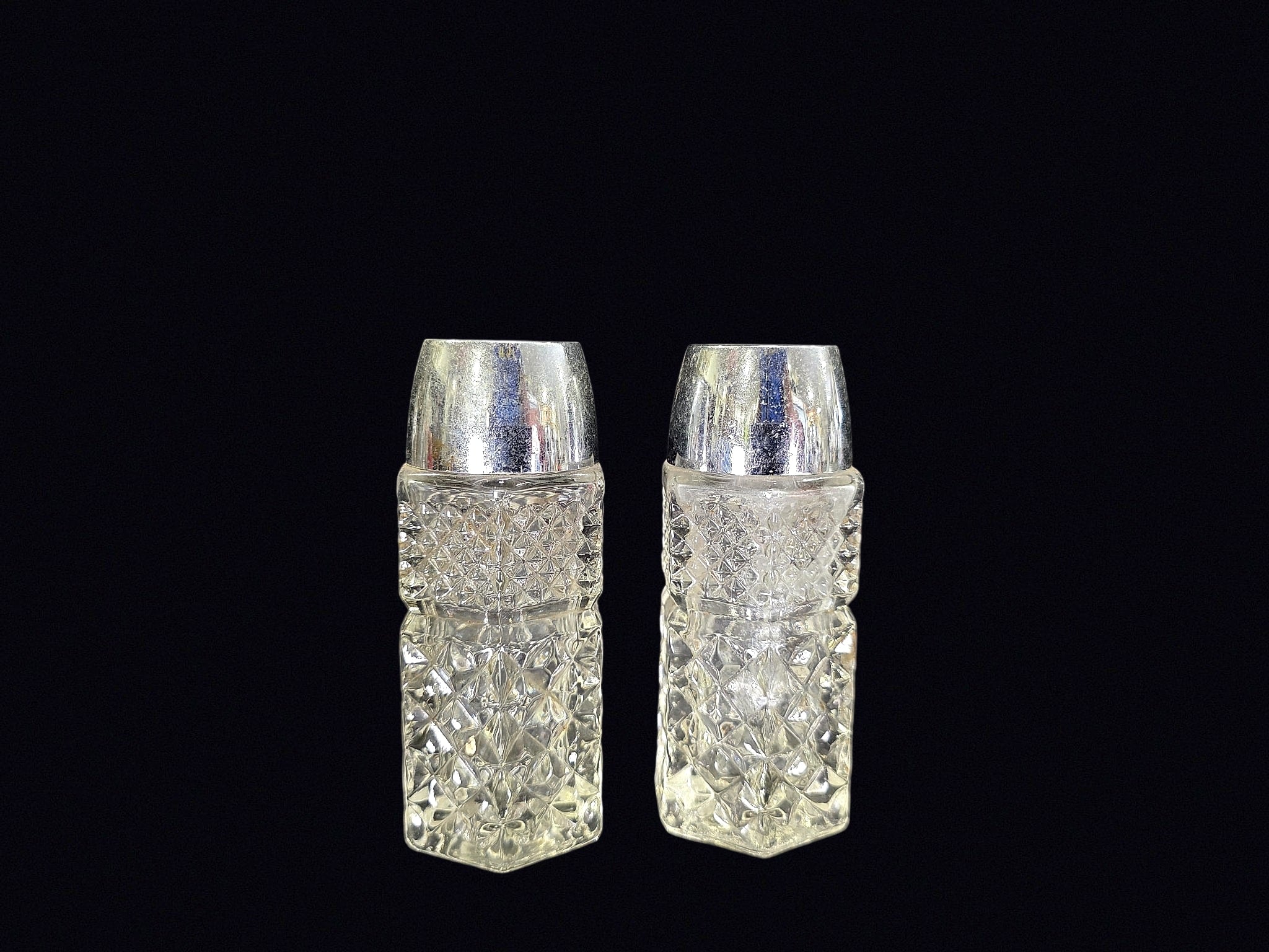 Anchor Hocking Wexford Glass Shakers Pair