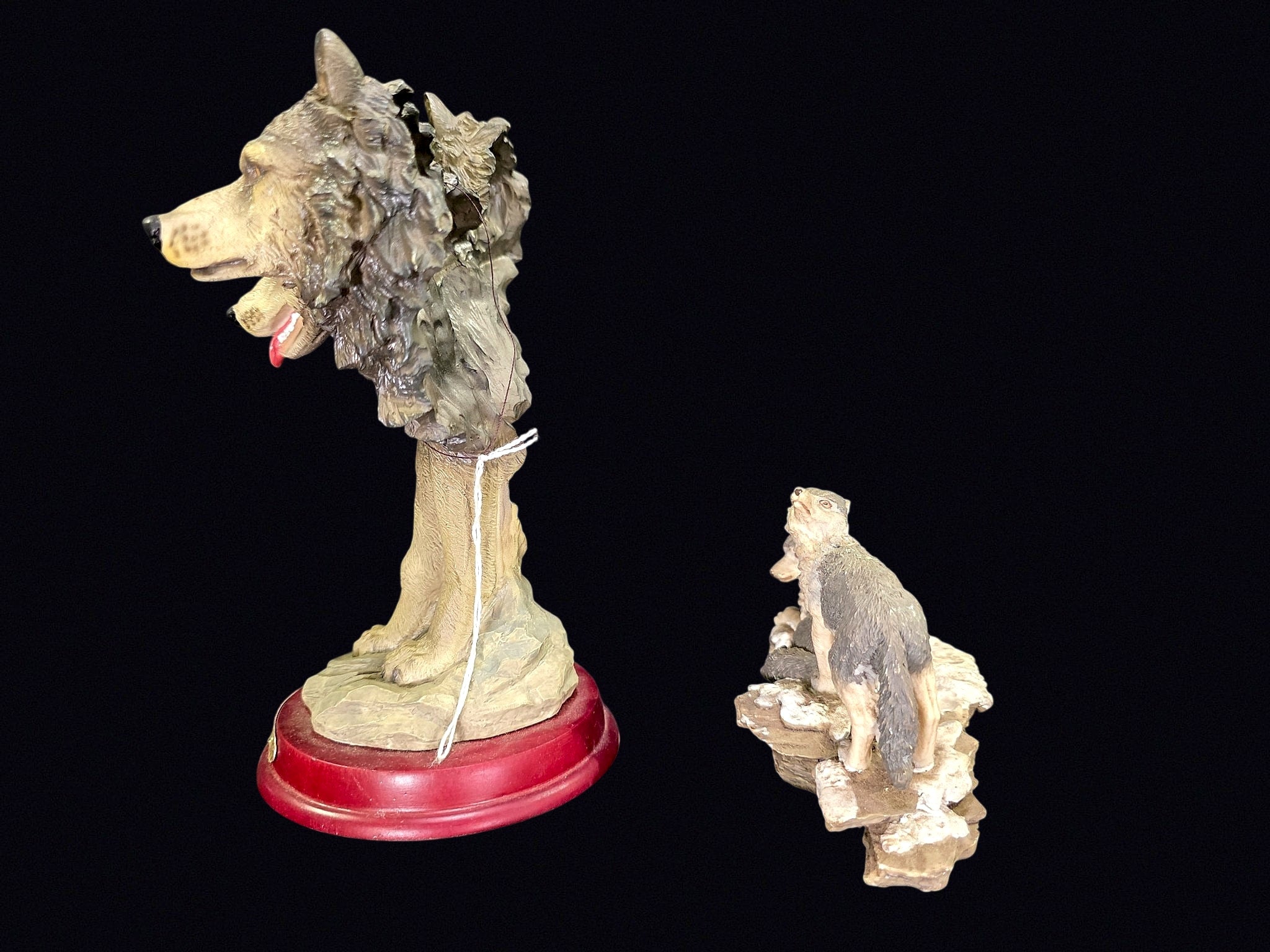 Classic Wildlife Collection Resin Wolves 2pc