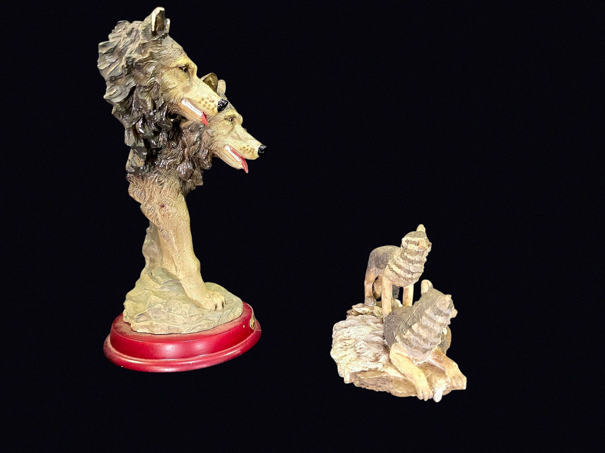 Classic Wildlife Collection Resin Wolves 2pc