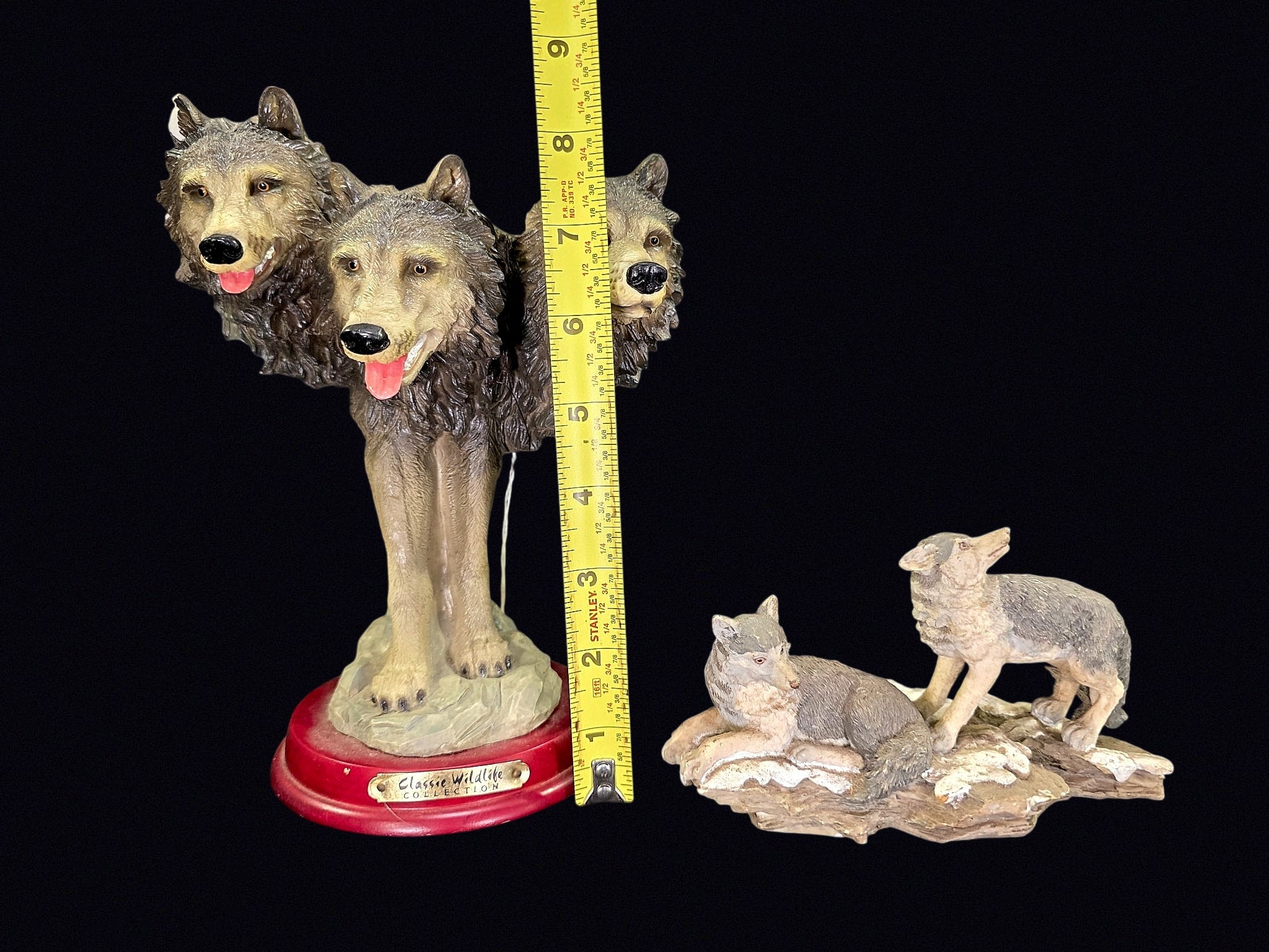 Classic Wildlife Collection Resin Wolves 2pc