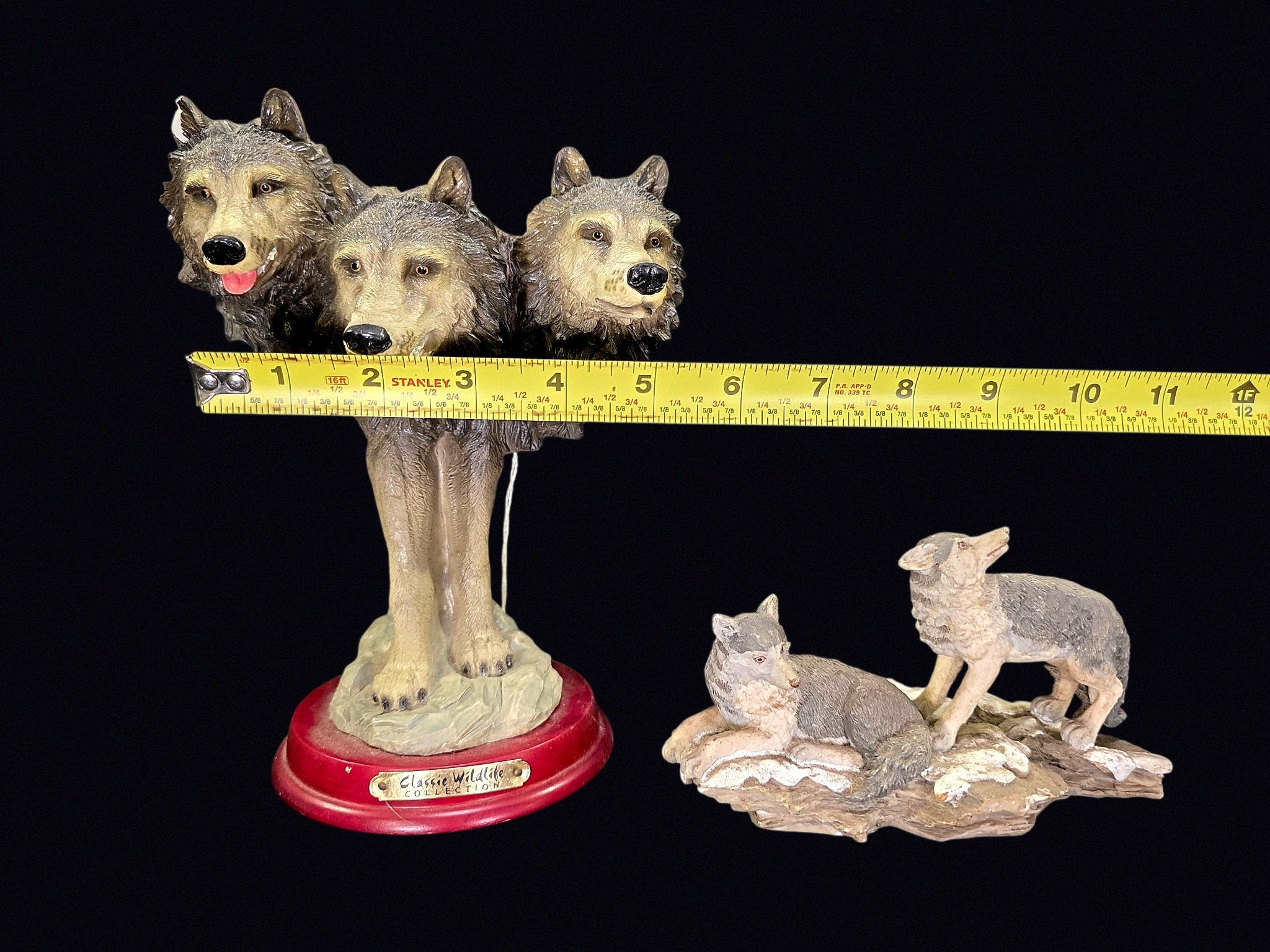 Classic Wildlife Collection Resin Wolves 2pc
