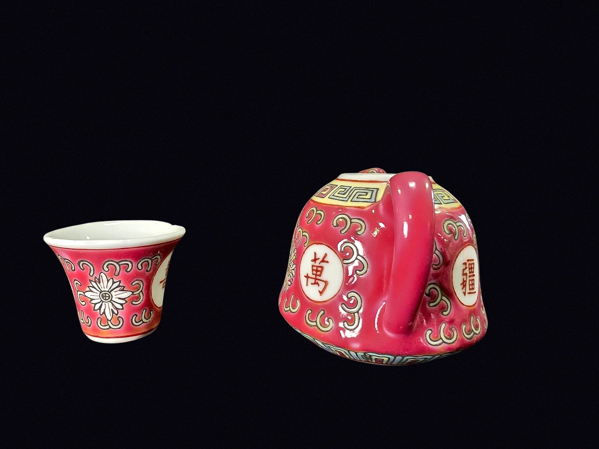 Jingdezhen Mun Shou Famille Rose Teapot Cup
