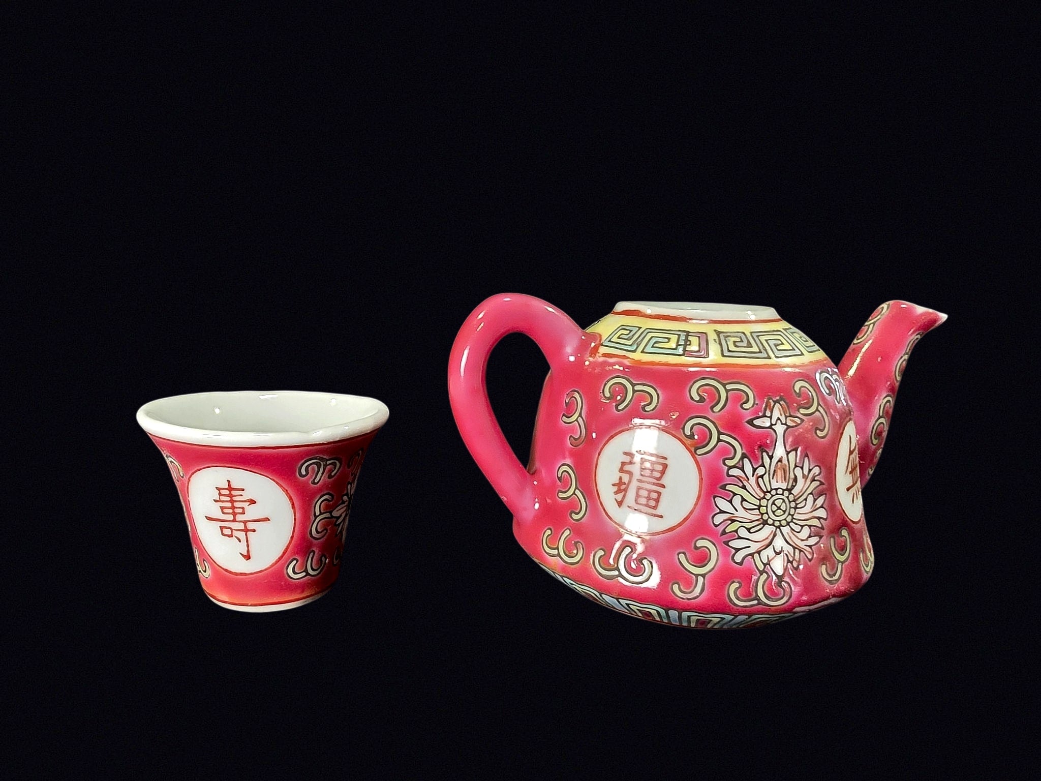 Jingdezhen Mun Shou Famille Rose Teapot Cup