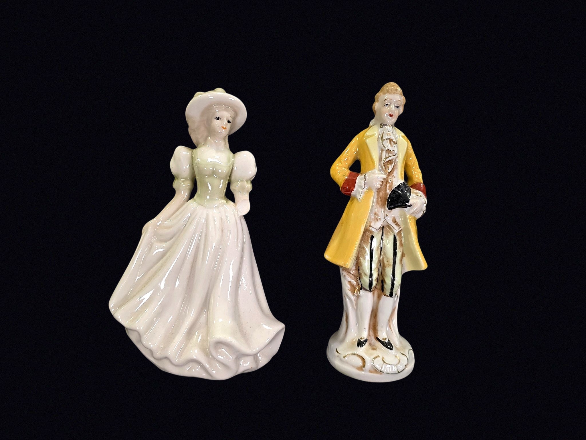 Porcelain Colonial Couple Figurines Pair c1970