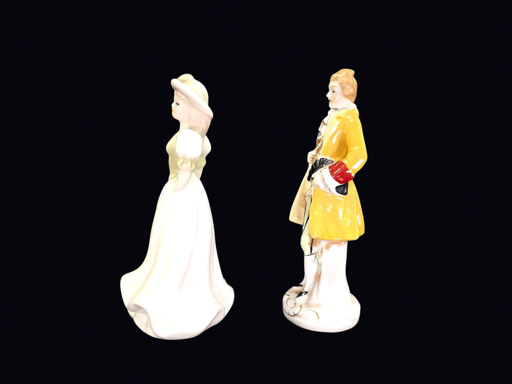 Porcelain Colonial Couple Figurines Pair c1970