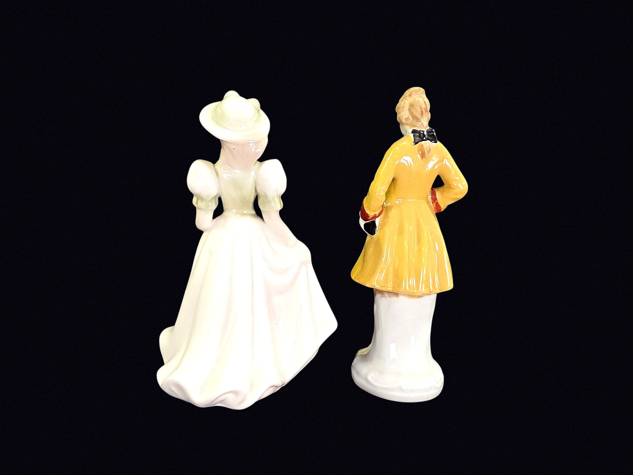 Porcelain Colonial Couple Figurines Pair c1970