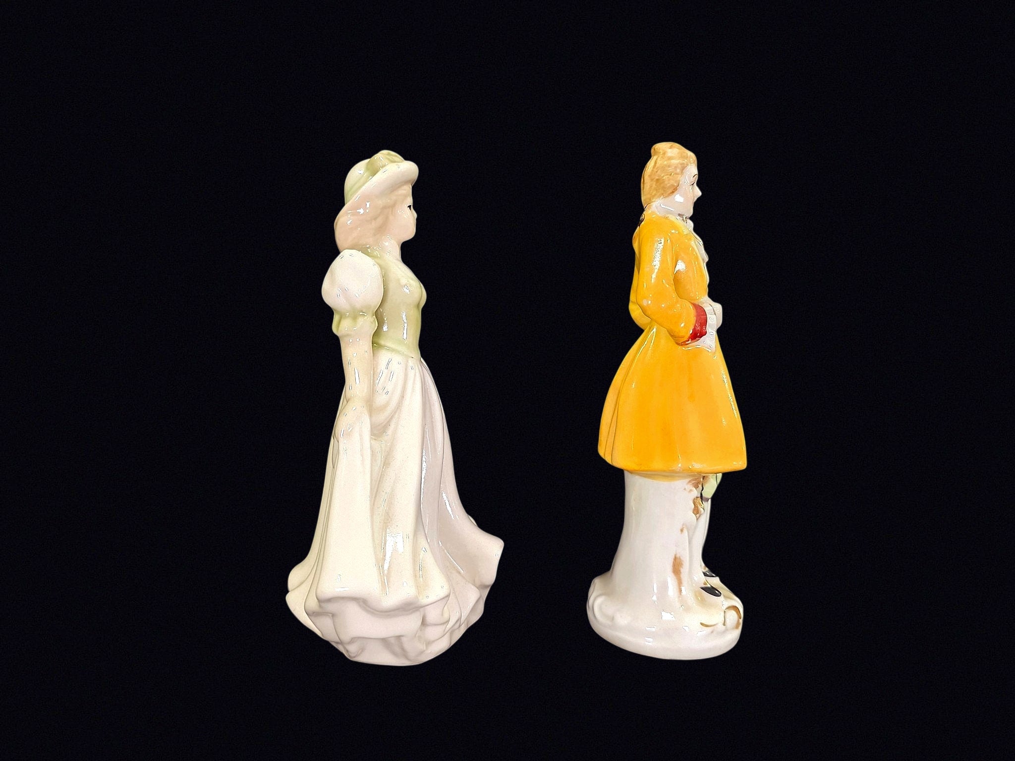 Porcelain Colonial Couple Figurines Pair c1970