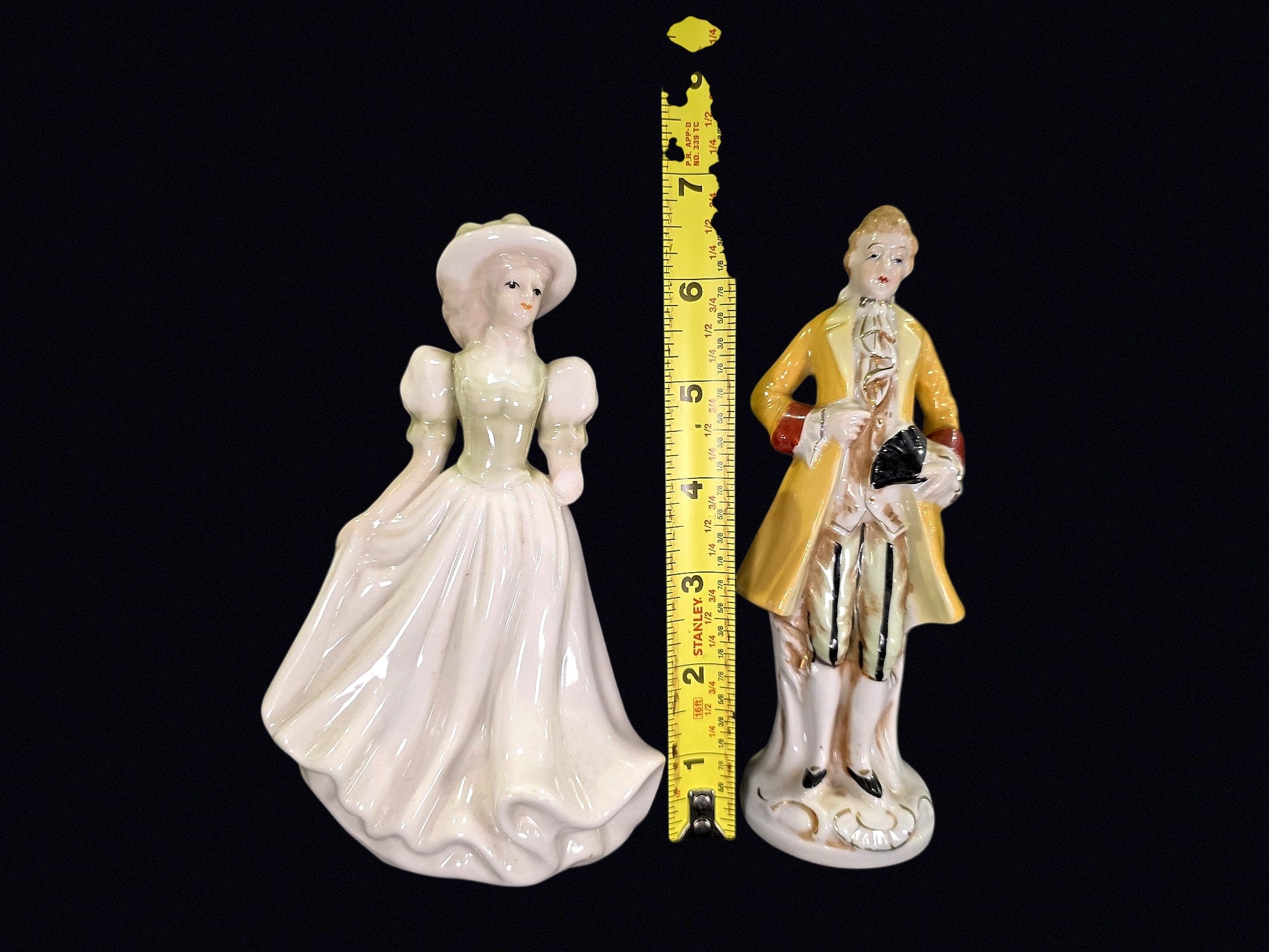 Porcelain Colonial Couple Figurines Pair c1970