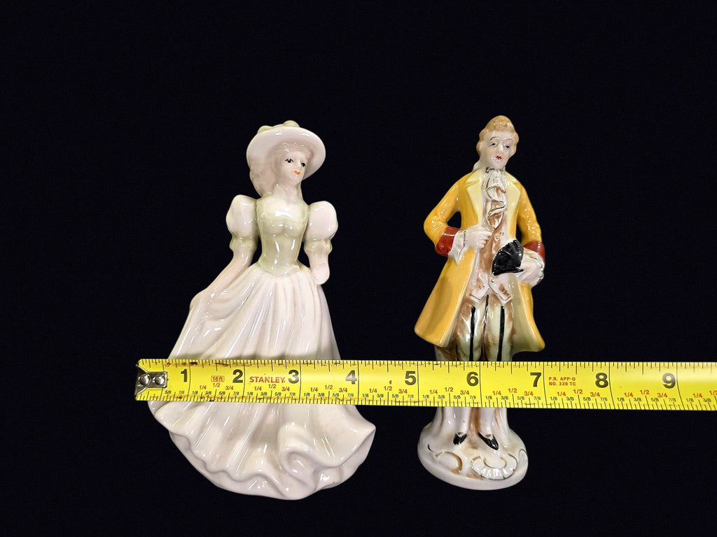 Porcelain Colonial Couple Figurines Pair c1970