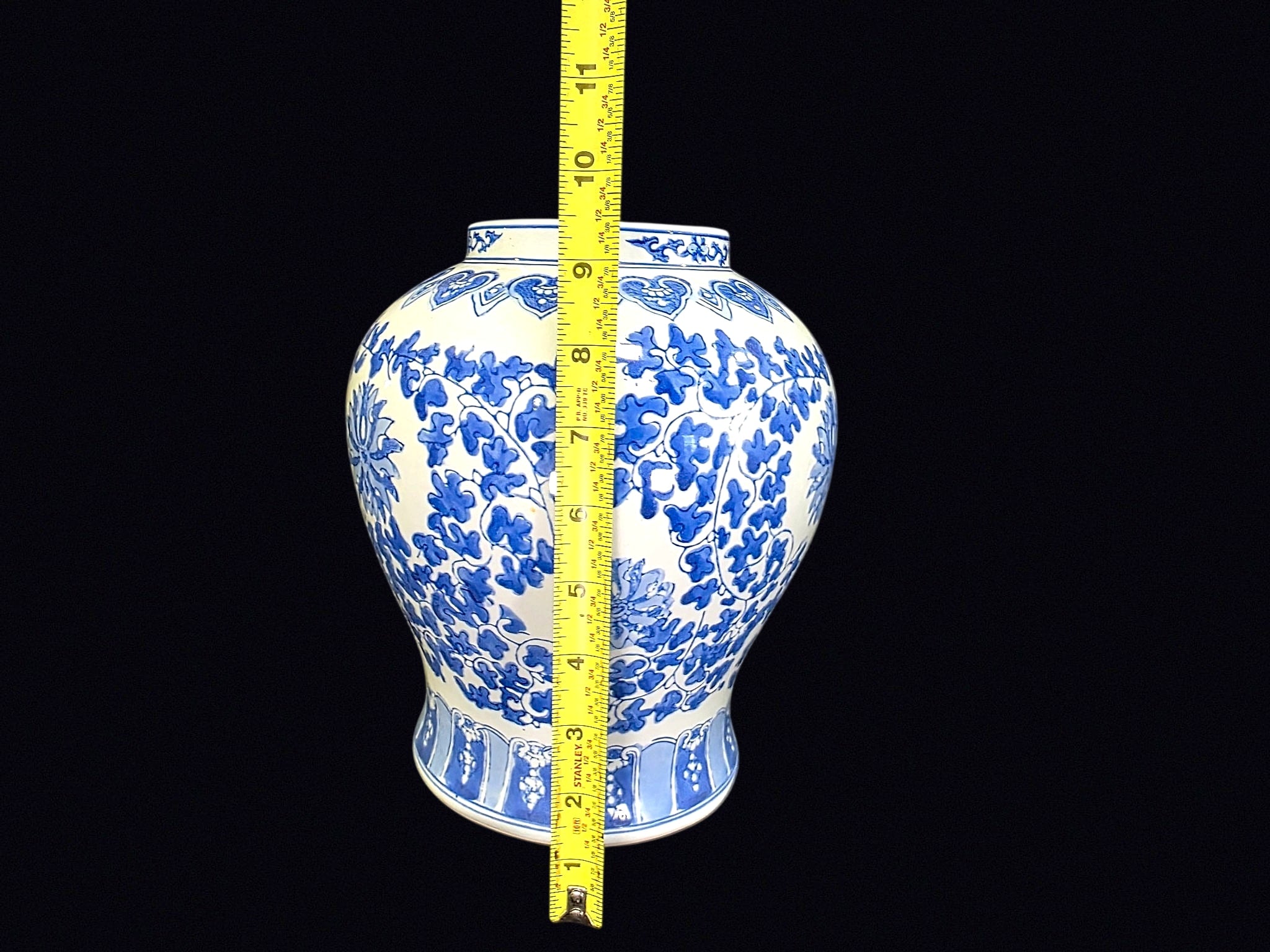 Chinese Blue White Porcelain Lotus Baluster Jar